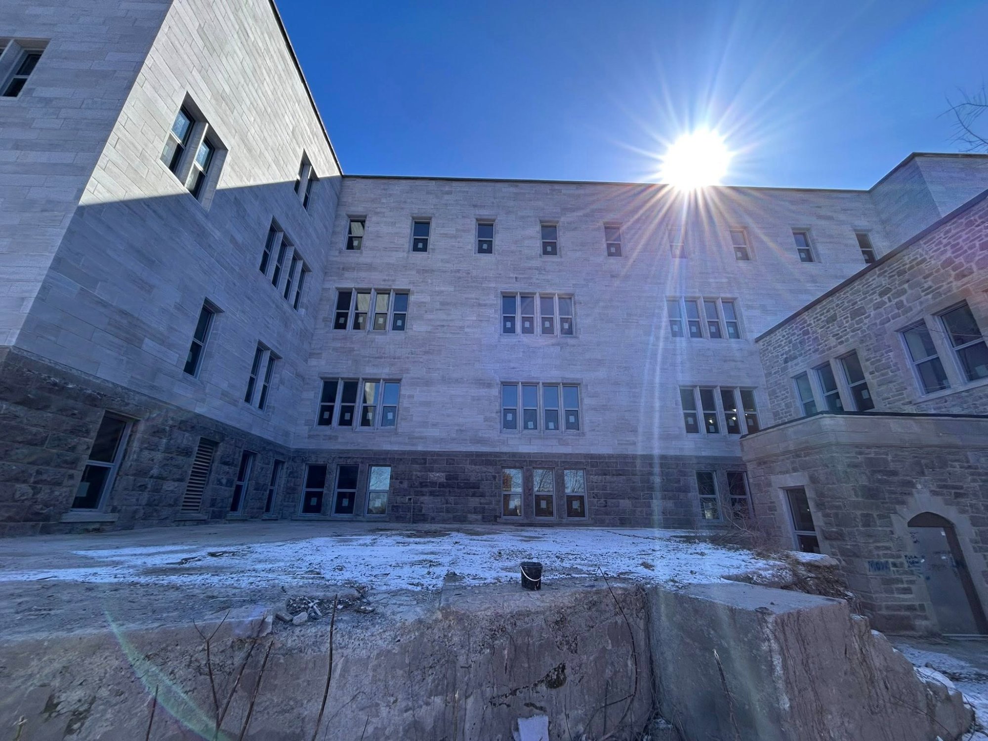 Étanchéisation et calfeutrage commercial — Géco Vitrerie Montréal