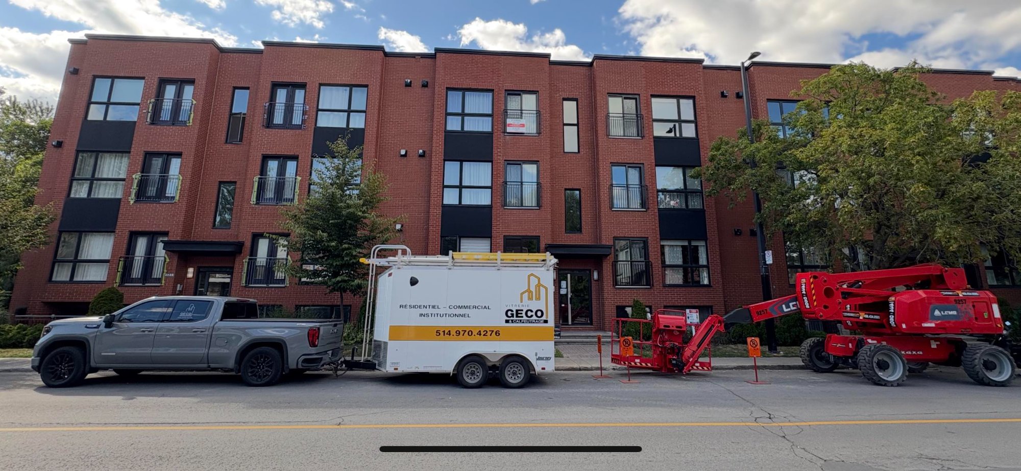 Installation portes et fenêtres résidentielles - Géco Vitrerie Montréal