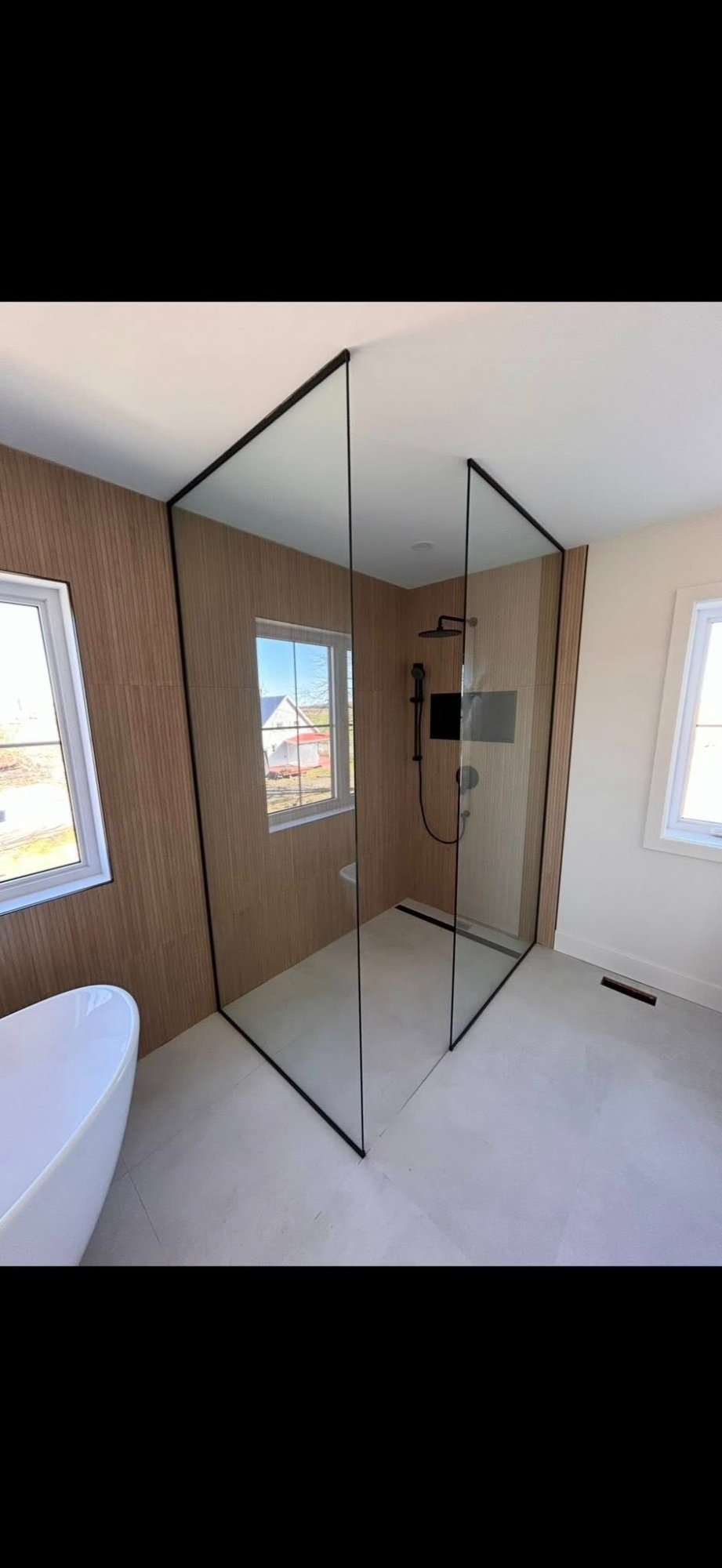 Installation de verre de douche résidentiel - Géco Vitrerie